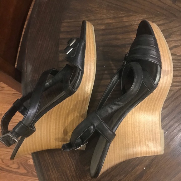 Banana republic black wedge - Picture 3 of 8